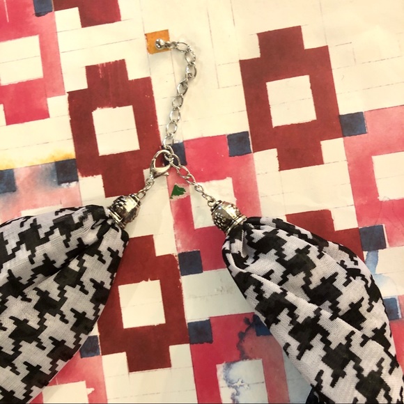 Houndstooth Red Beaded Silver Elephant Necklace - Picture 3 of 4